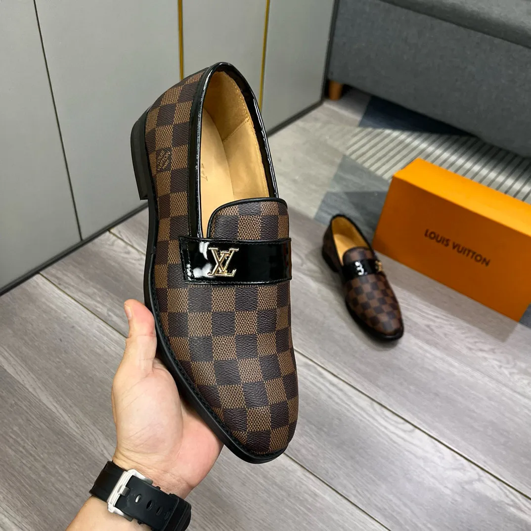 Ex-factory price 500💵LV casual leather shoes, elegant original last type! Simple, luxurious and elegant, the first choice for successful men. Material: Imported top original material + cow lining. Private molded outsole! Domineering, noble and luxurious, code number: 38 39 40 41 42 43 44 (45, 46, 47 customized)